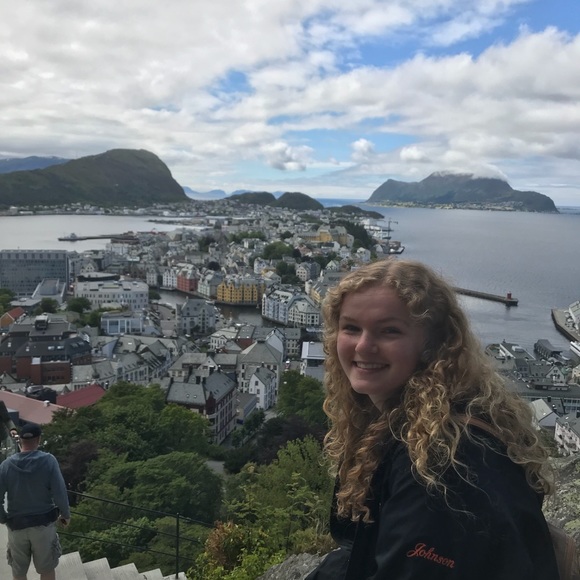 Meet your Posher, Lily - Picture 1 of 1